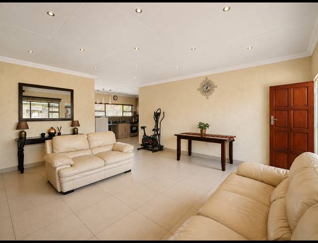 2 BEDROOM TOWNHOUSE FOR SALE IN THREE RIVERS
